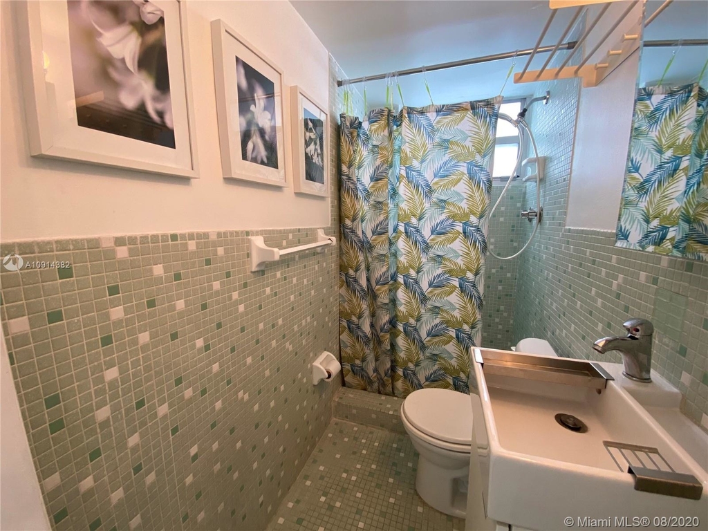 701 Collins Ave - Photo 4