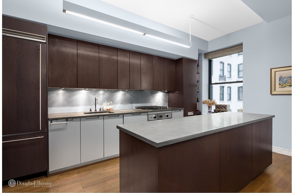 225 Fifth Avenue - Photo 1