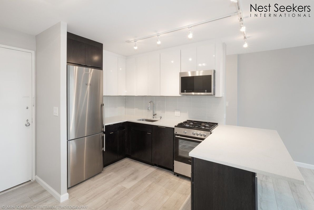 333 East 45th Street - Photo 2