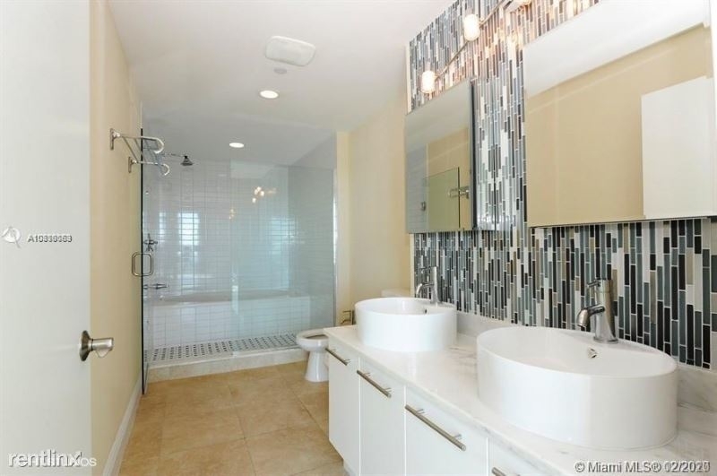 888 Biscayne Blvd 1010 - Photo 1