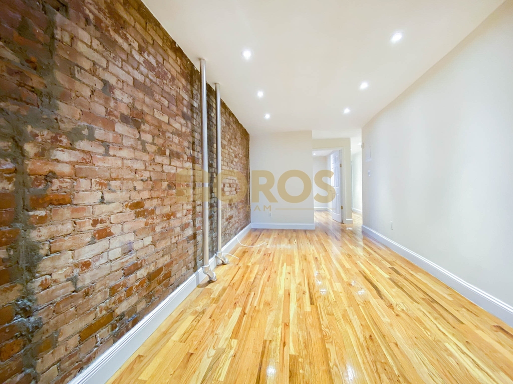335 East 10th Street - Photo 2