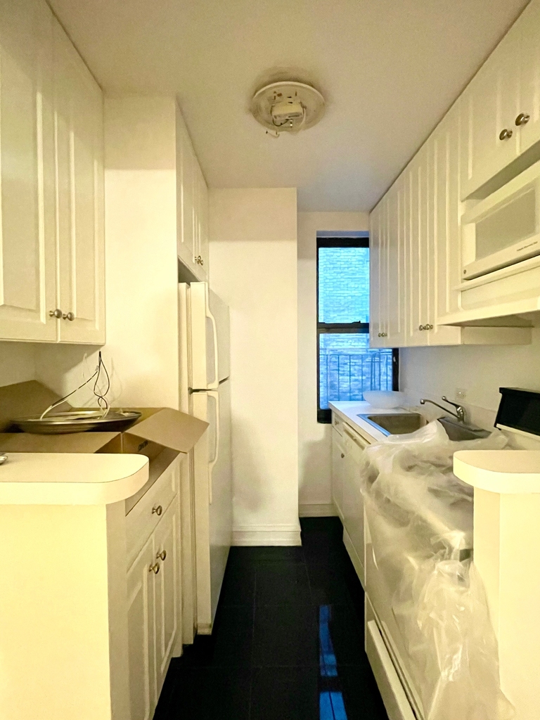 235 East 46th Street - Photo 2