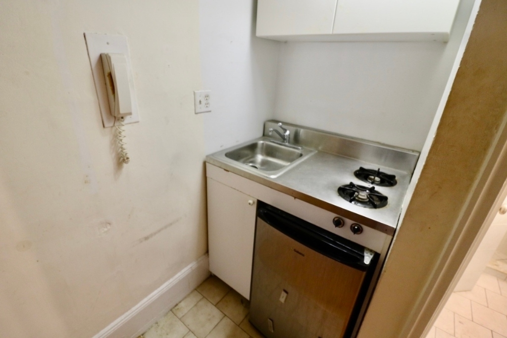 116 West 69th Street - Photo 3