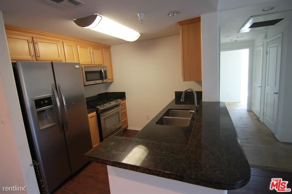 11925 Kling St Apt 204 - Photo 1