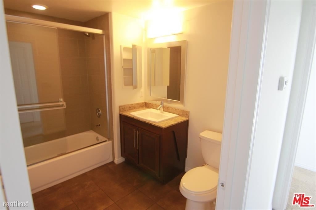 11925 Kling St Apt 204 - Photo 9