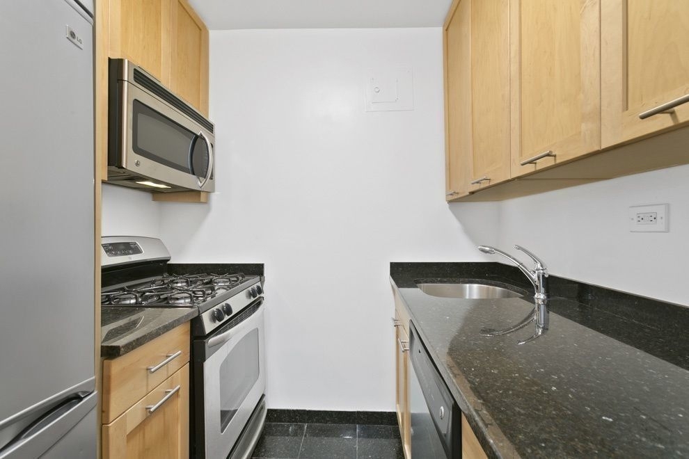 145 4th Avenue - Photo 1