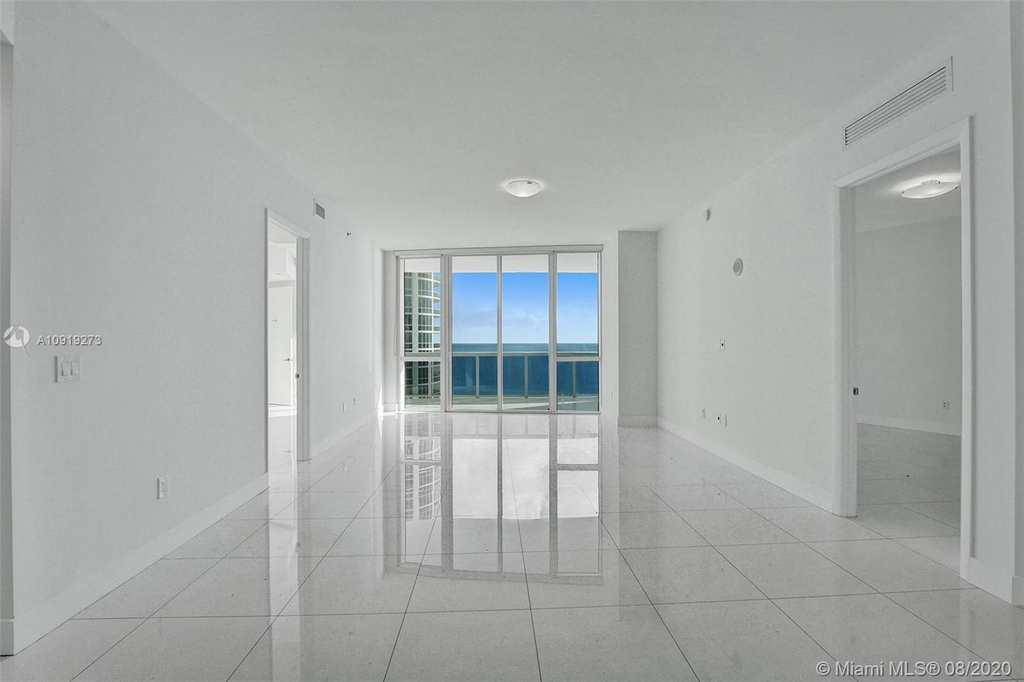 15901 Collins Ave - Photo 3