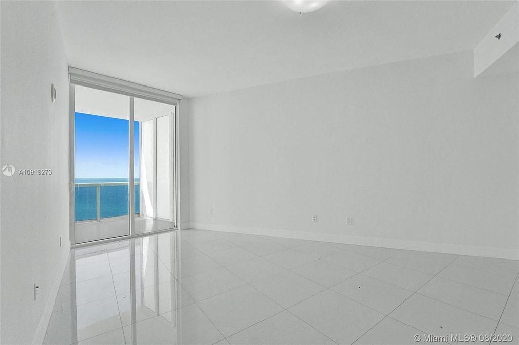 15901 Collins Ave - Photo 21