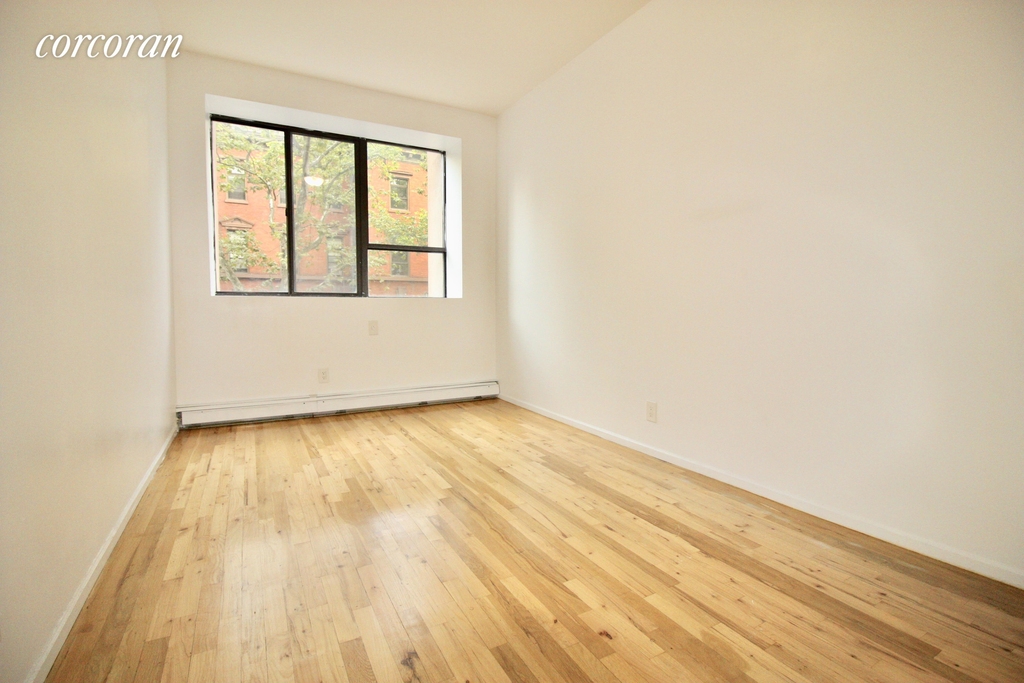 272 Willoughby Avenue - Photo 1