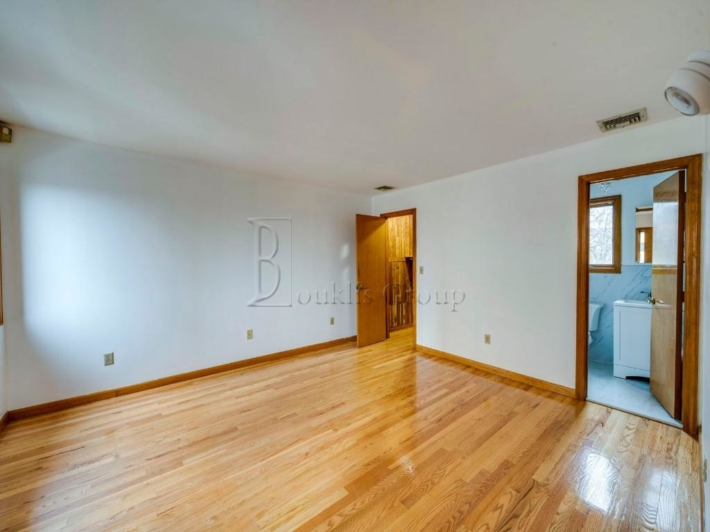 2655 Netherland Avenue - Photo 14