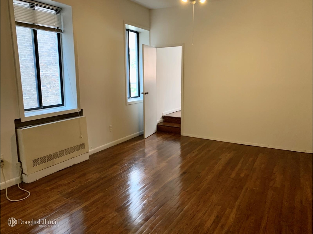 221 East 33rd Street - Photo 3