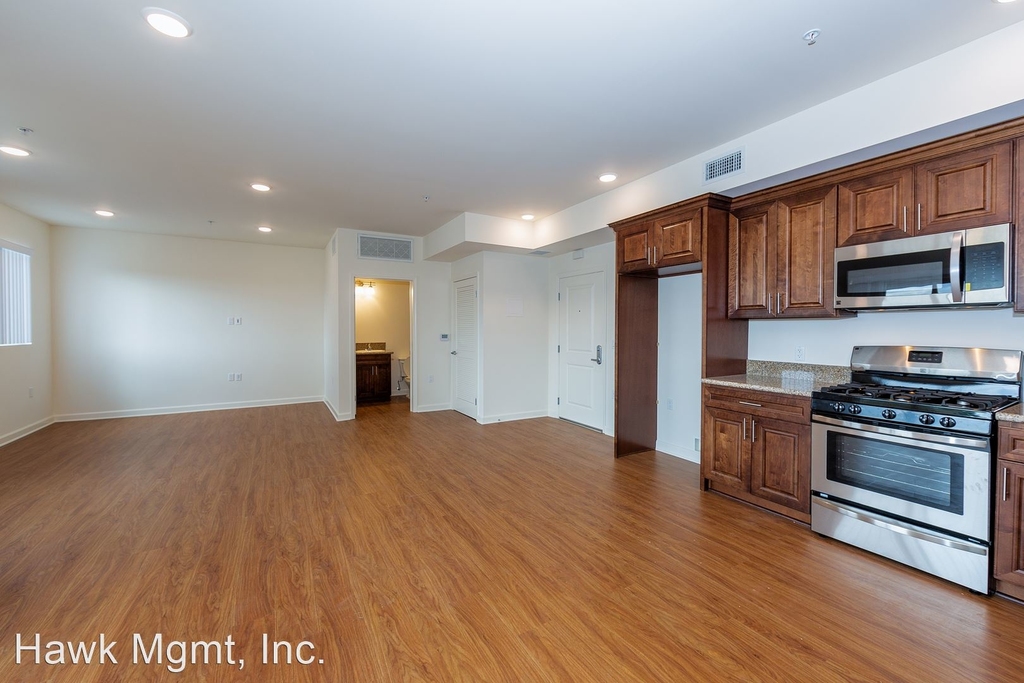 7108 Amigo Ave. - Photo 7