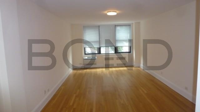 305 West 13th Street - Photo 1