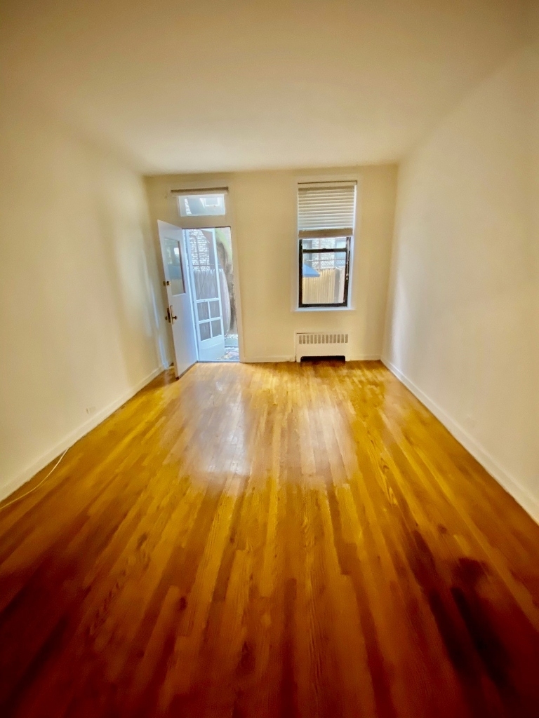 302 East 38th Street - Photo 1