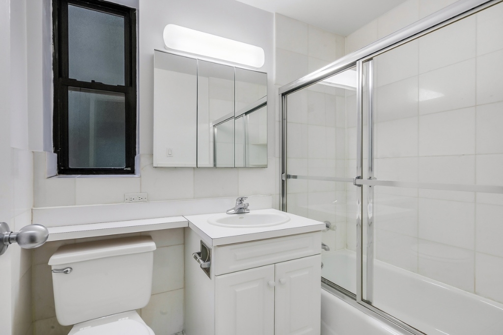 235 East 46th Street #2K - Photo 9