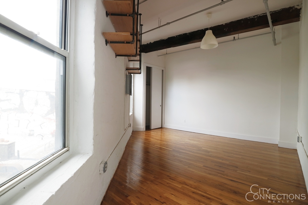 885 Park Ave - Photo 5