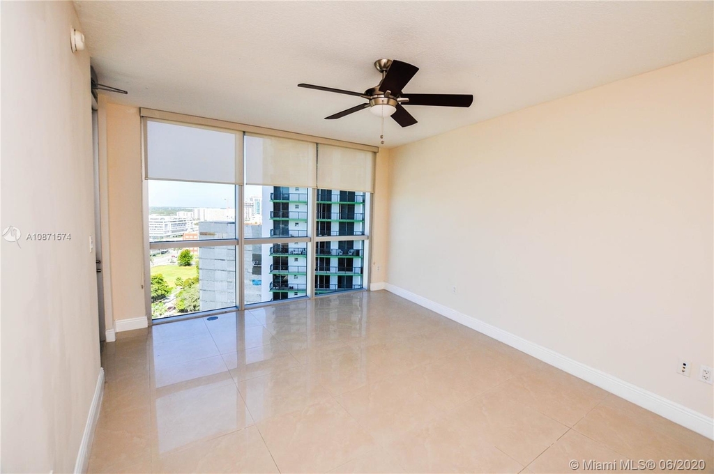 1750 N Bayshore Dr - Photo 4