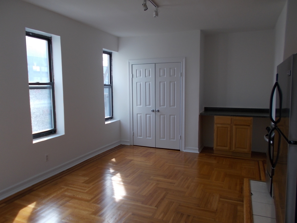 537 Clinton Avenue - Photo 2