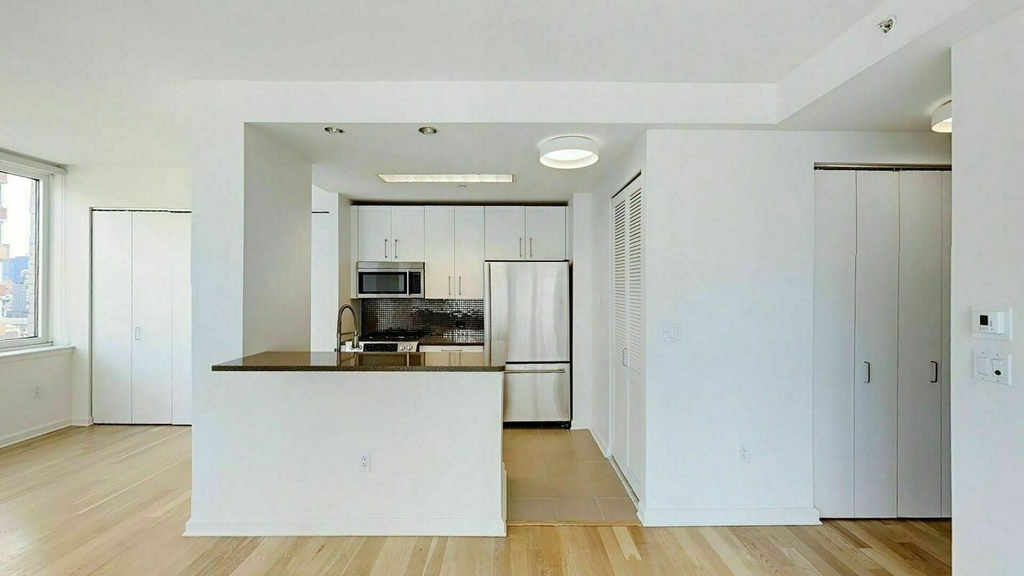 55 West 25th Street - Photo 1