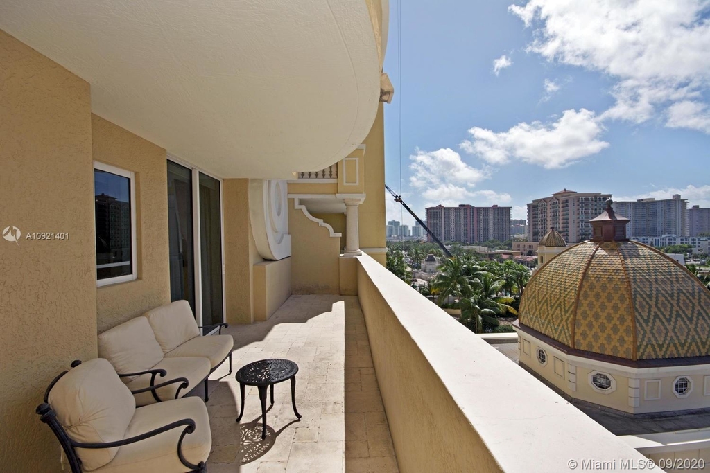 17875 Collins Ave - Photo 30