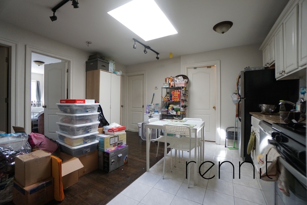 1107 Irving Ave - Photo 0