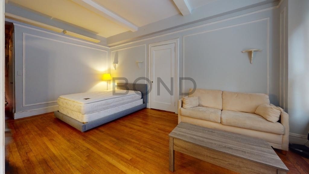 157 East 72nd Street - Photo 3