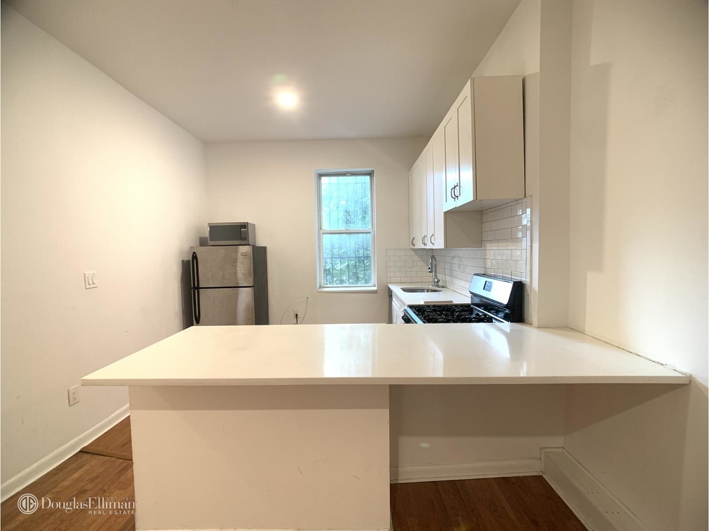 293 Tompkins Avenue - Photo 1