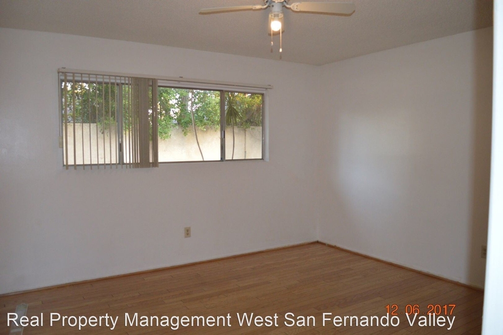 8060 Canby Ave #4 - Photo 9