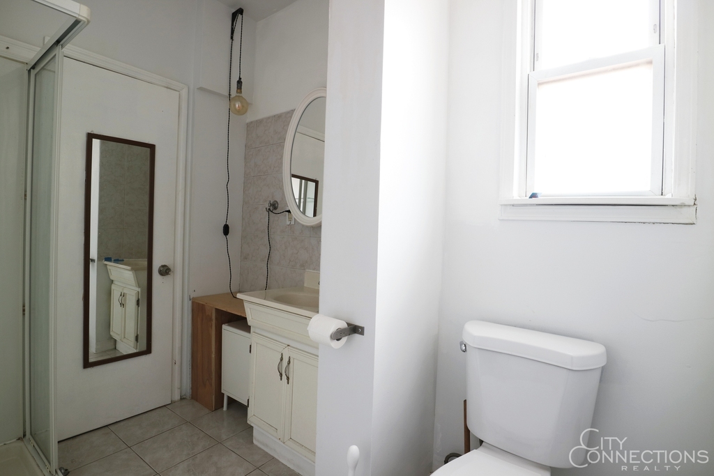 544 Graham Ave - Photo 4