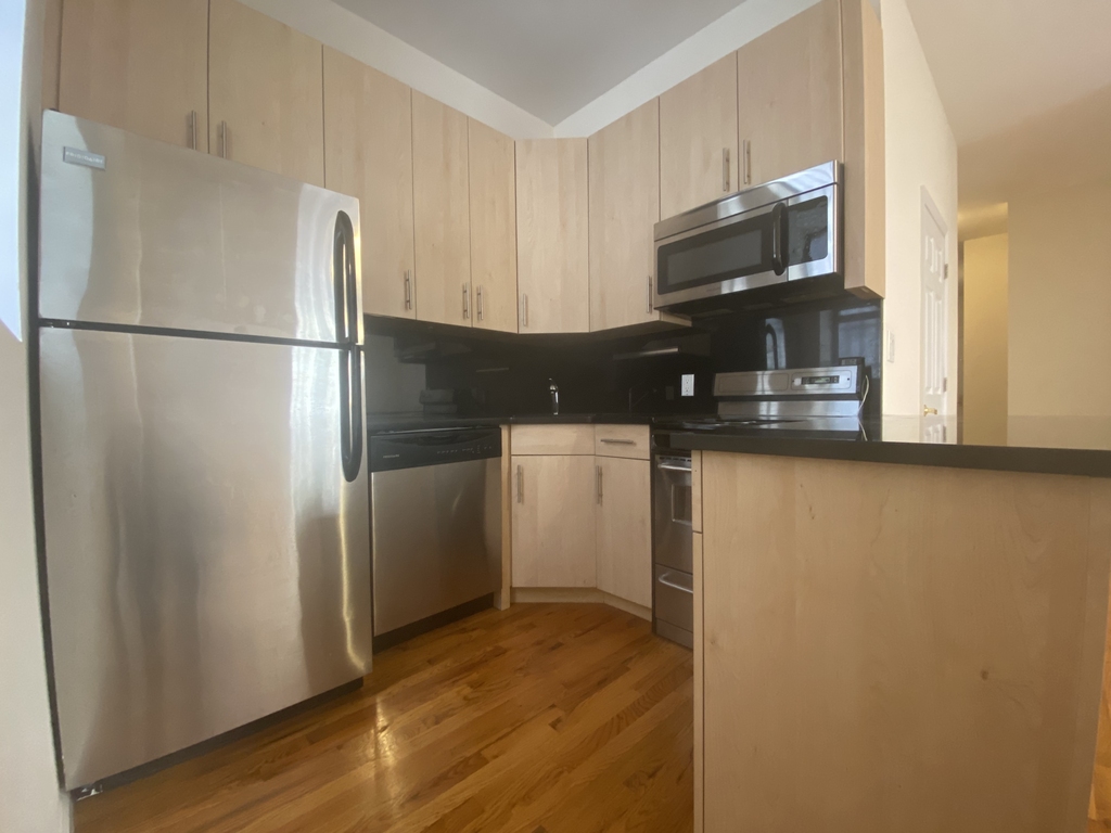 210 W 94th Street - Photo 4