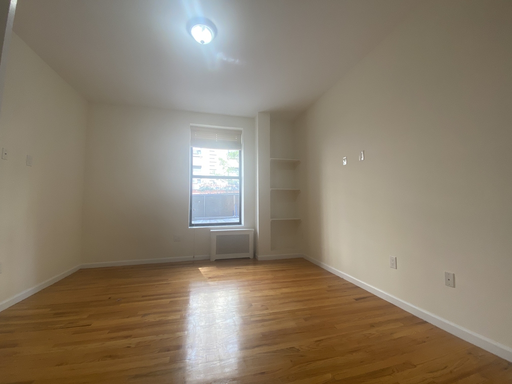 210 W 94th Street - Photo 2