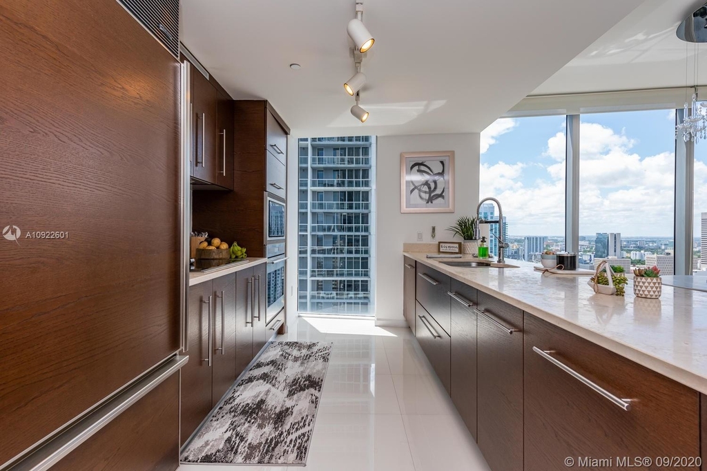 475 Brickell Ave - Photo 4