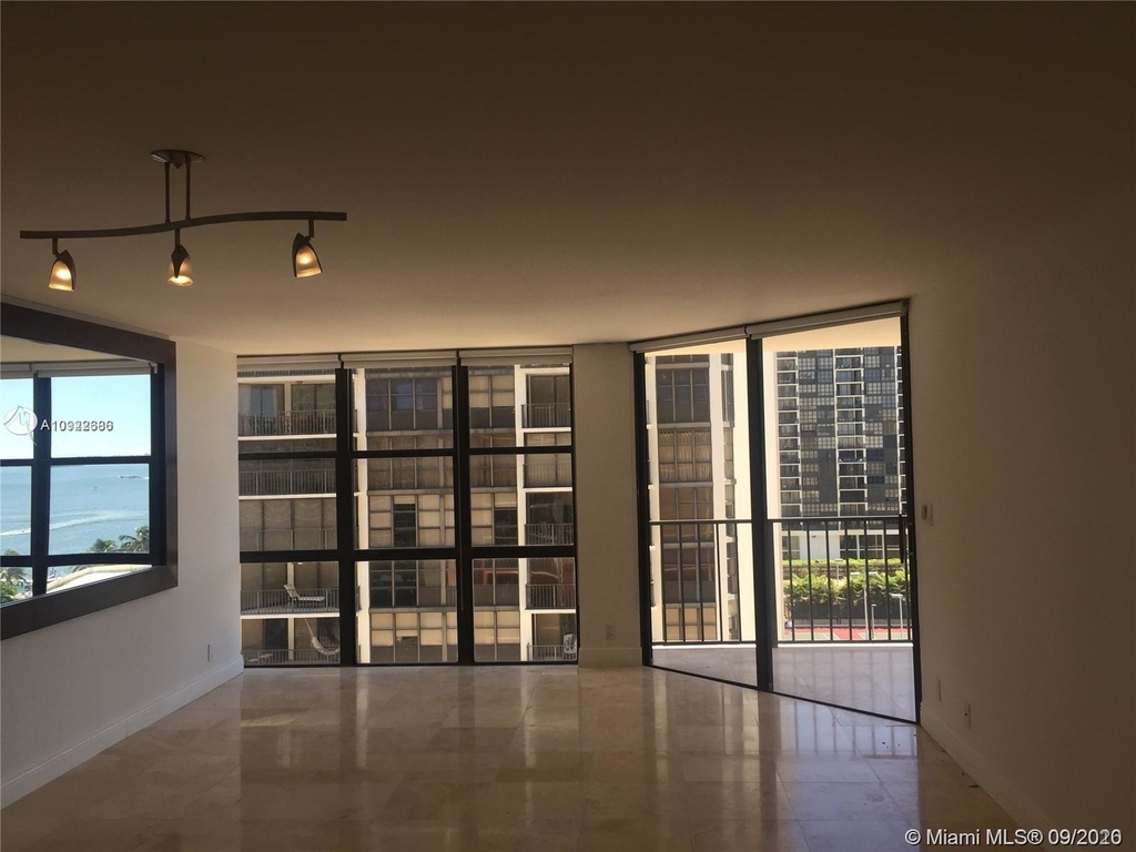 1925 Brickell Ave - Photo 3