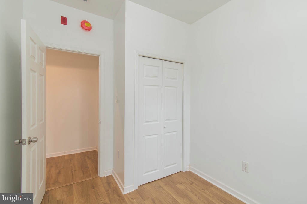 2225 W Lehigh Avenue - Photo 21