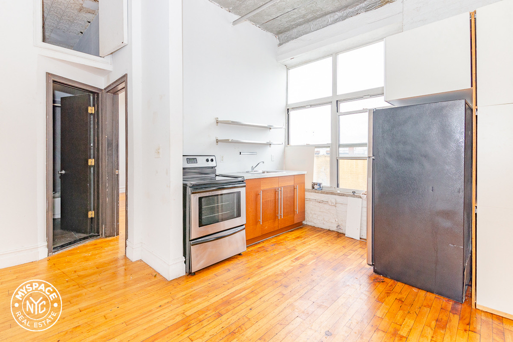 1087 Flushing Ave - Photo 1