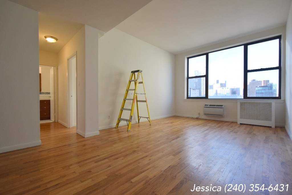 East 88th & York ave - Photo 2