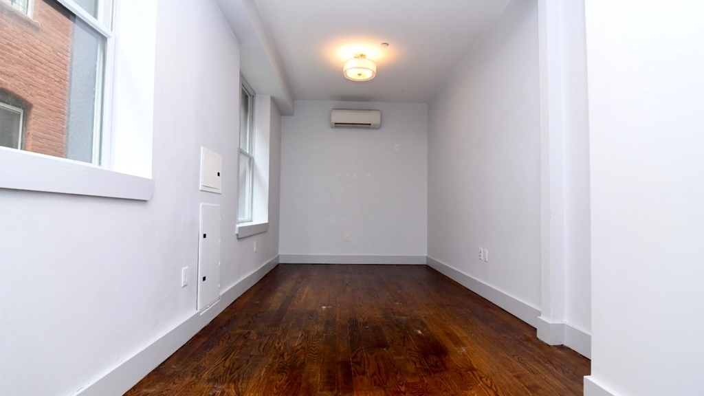 311 Woodbine Street - Photo 1