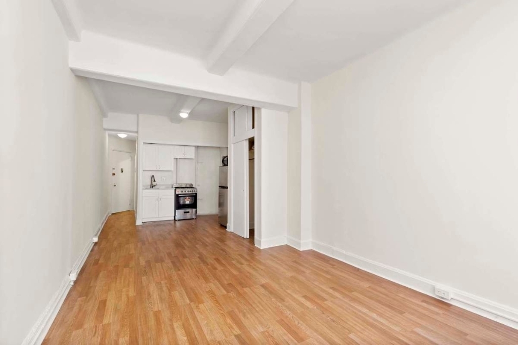 42 West 72nd Street - Photo 1