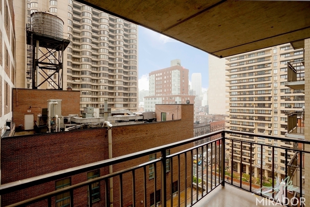 330 East 39th Street - Photo 8