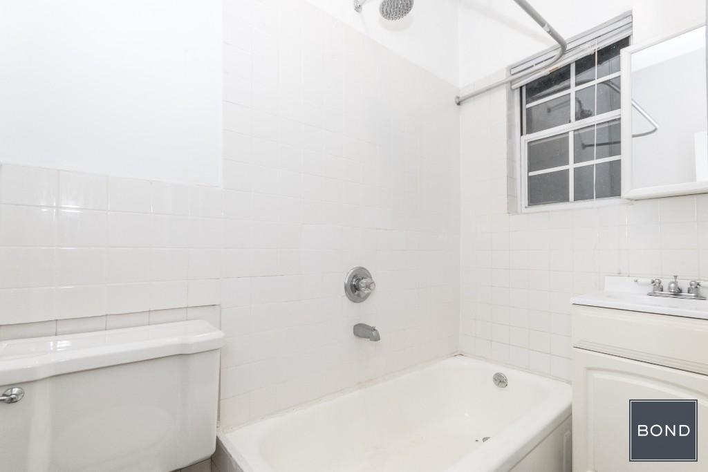 158 West 15th Street - Photo 2