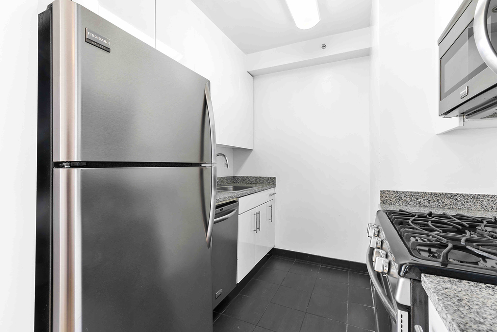 505 West 37th Street - Photo 2