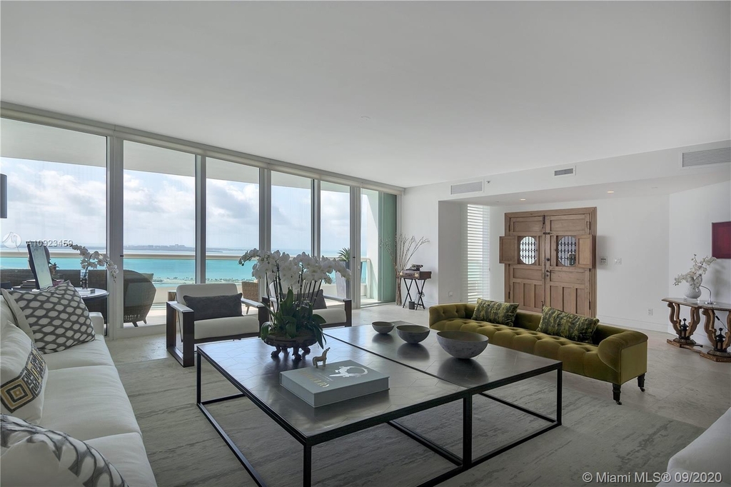 1643 Brickell Ave - Photo 2