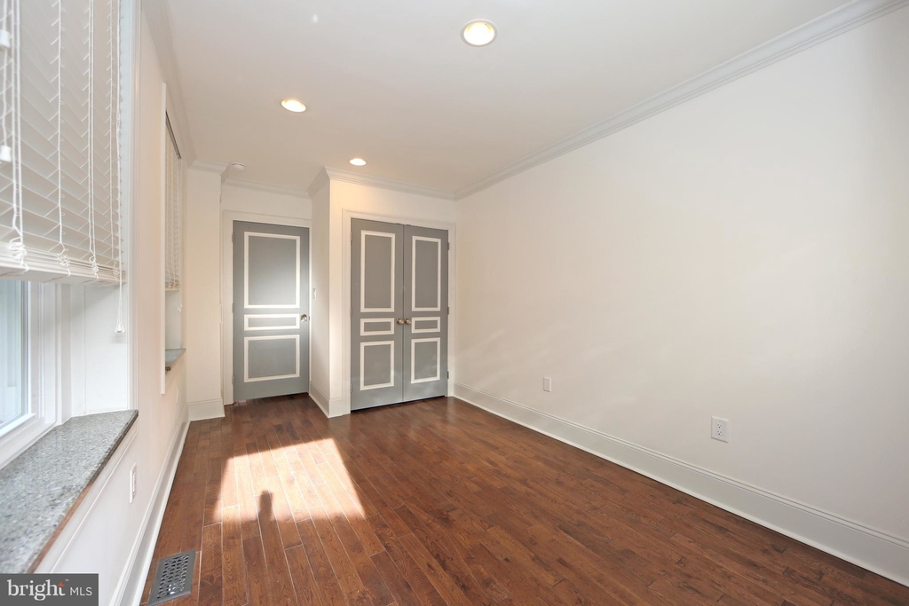 130 W Laurel Street - Photo 9