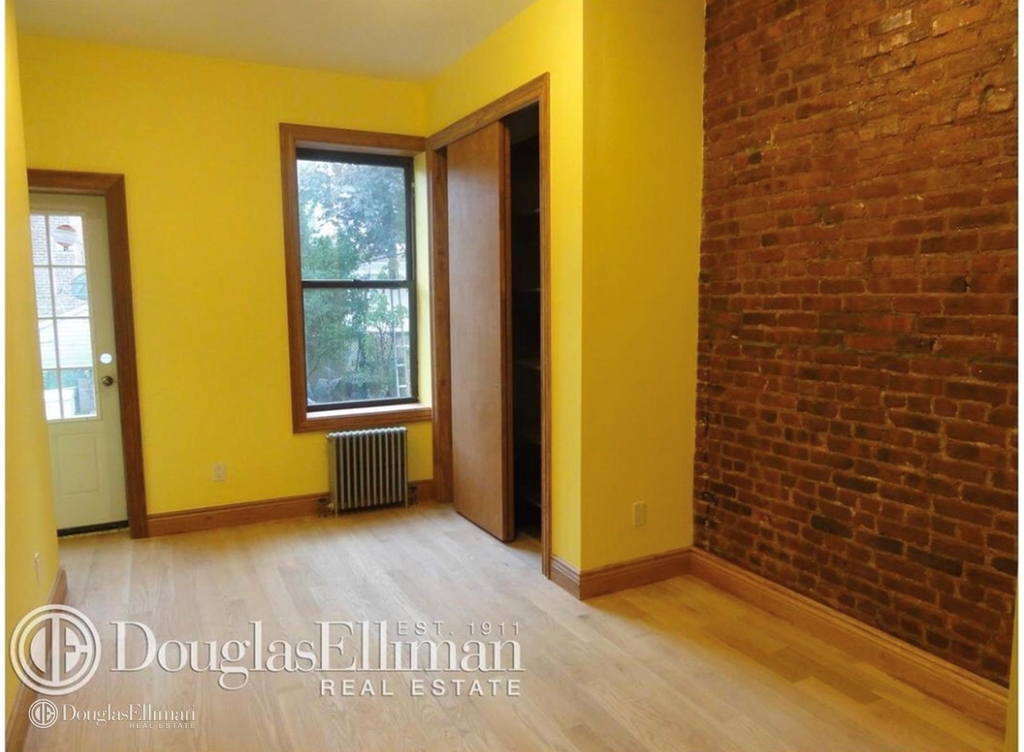 7838 Metropolitan Avenue - Photo 7