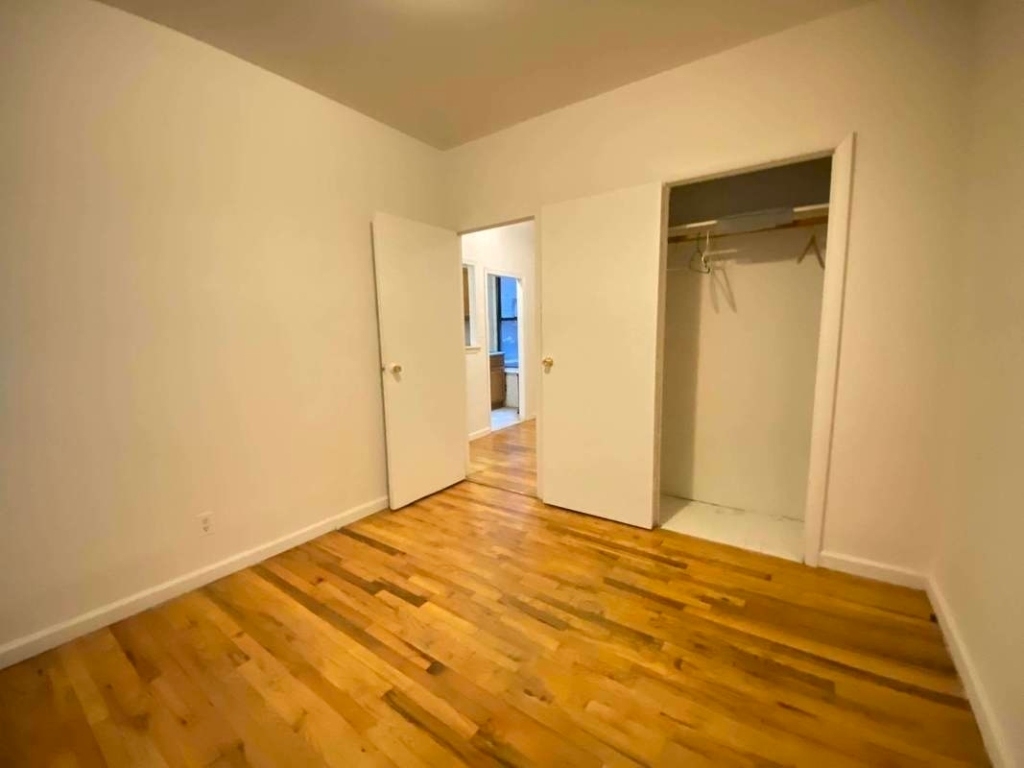 316 East 49th Street - Photo 5