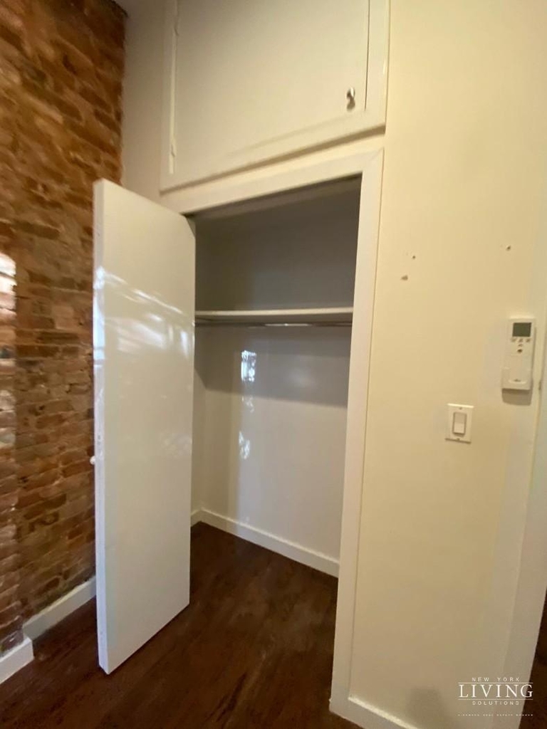 308 Tompkins Avenue - Photo 9