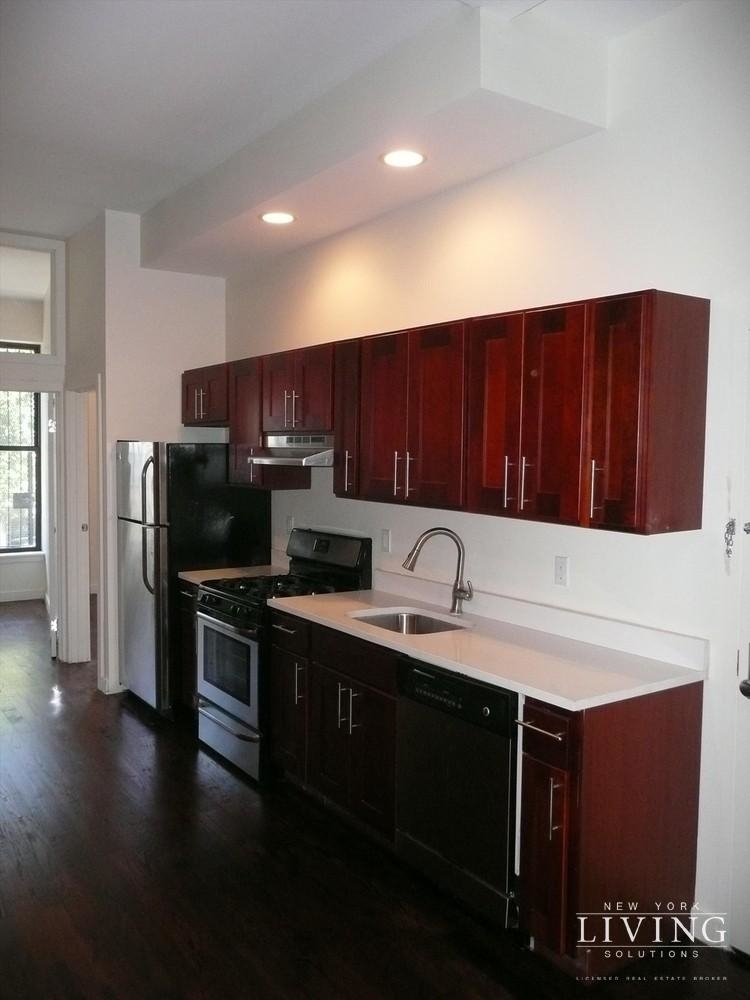 308 Tompkins Avenue - Photo 6