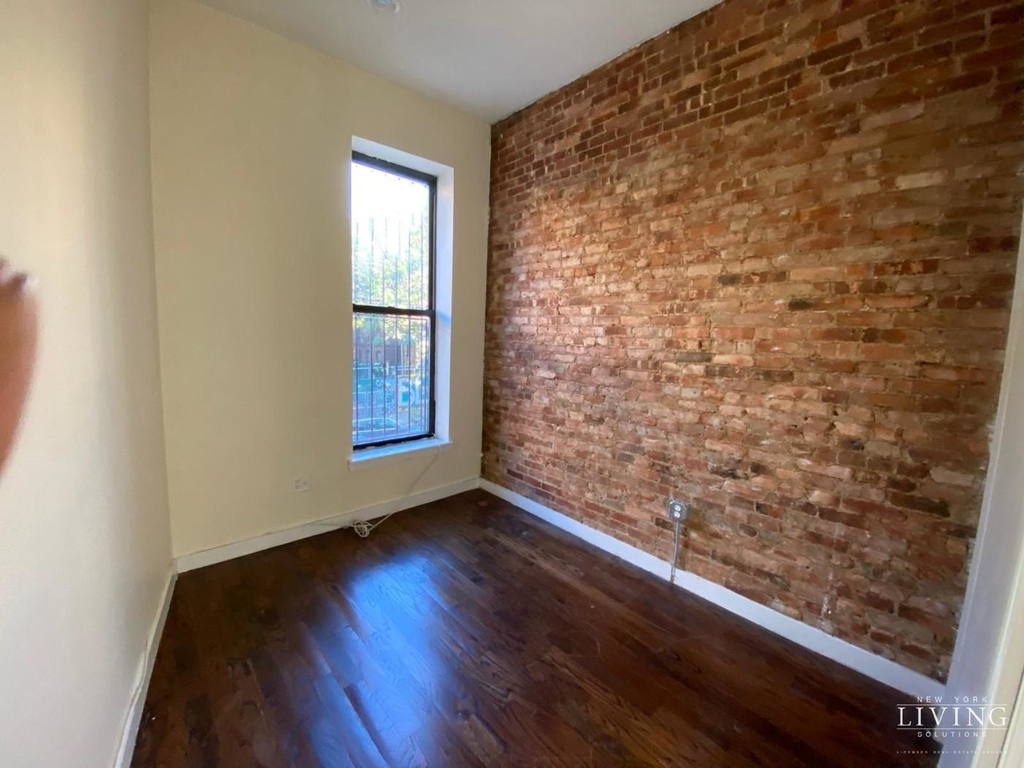 308 Tompkins Avenue - Photo 13