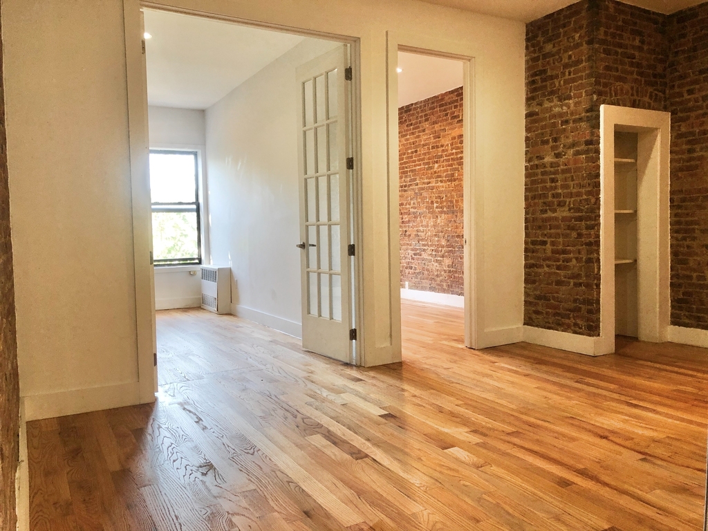1486 Bedford Ave - Photo 5