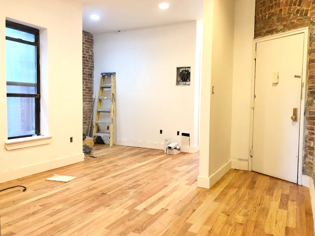 1486 Bedford Ave - Photo 6